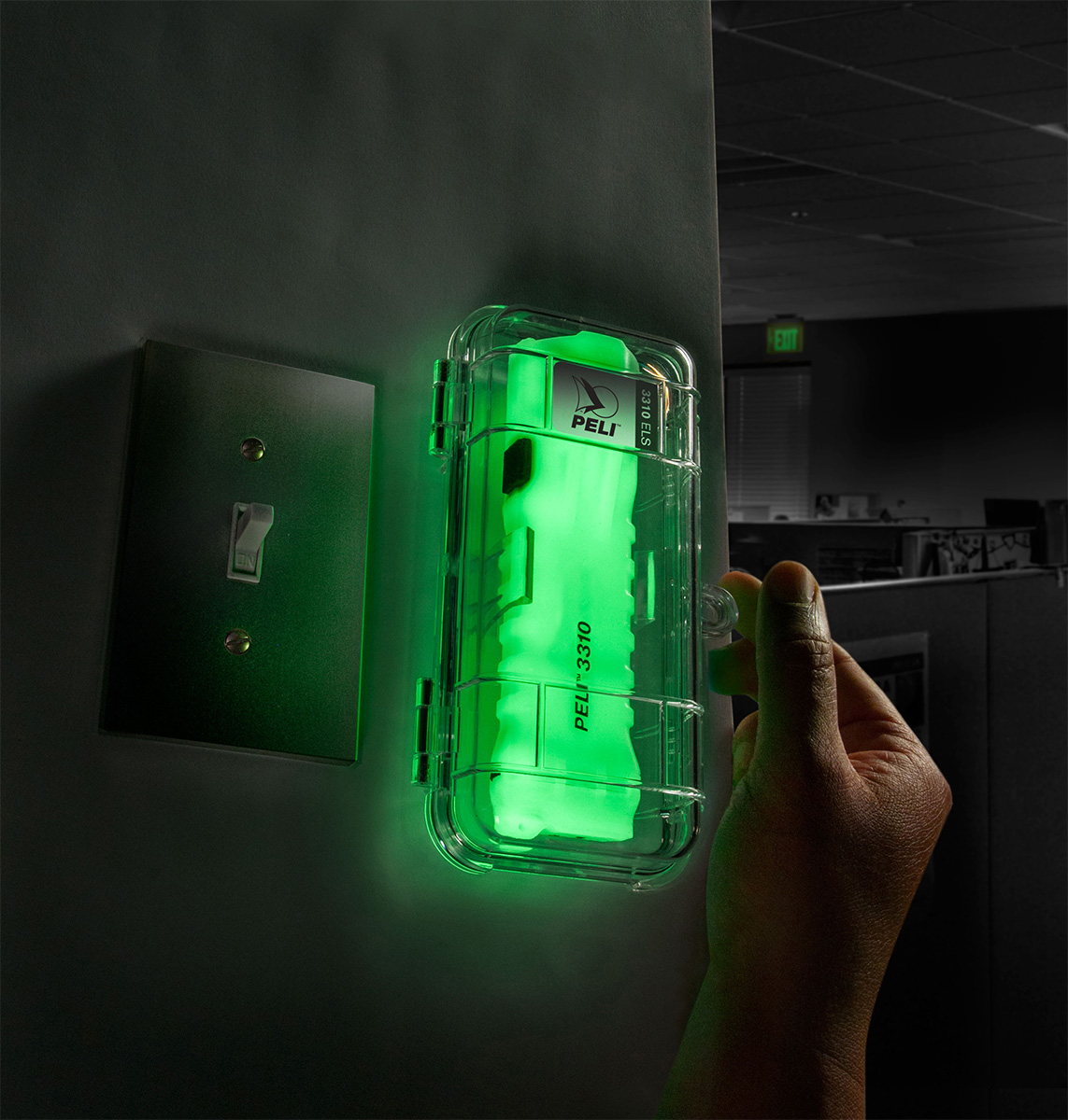 3310 peli-wall-mount-emergency-glow-led-torch
