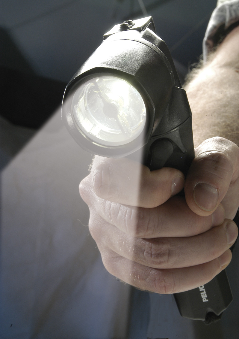 3610 pelican-brightest-led-right-angle-flashlight