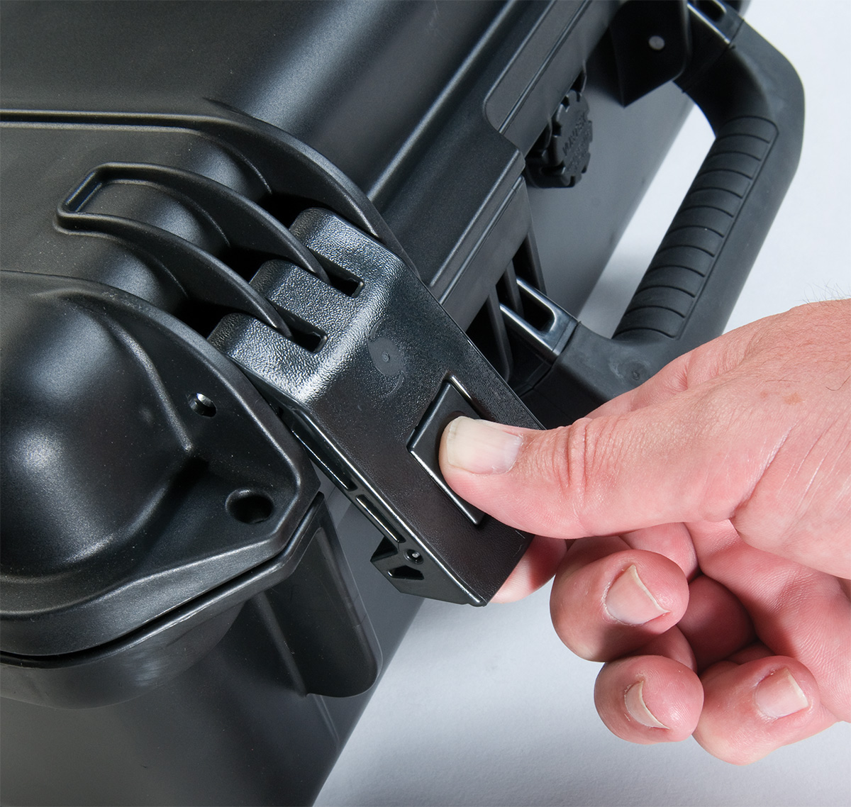 pelican-hardigg-storm-hard-case-latches