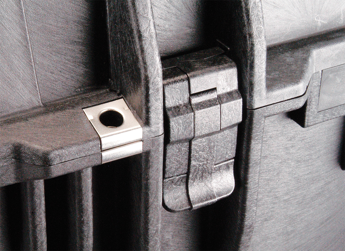 pelican-protector-hard-case-watertight-latch (16)
