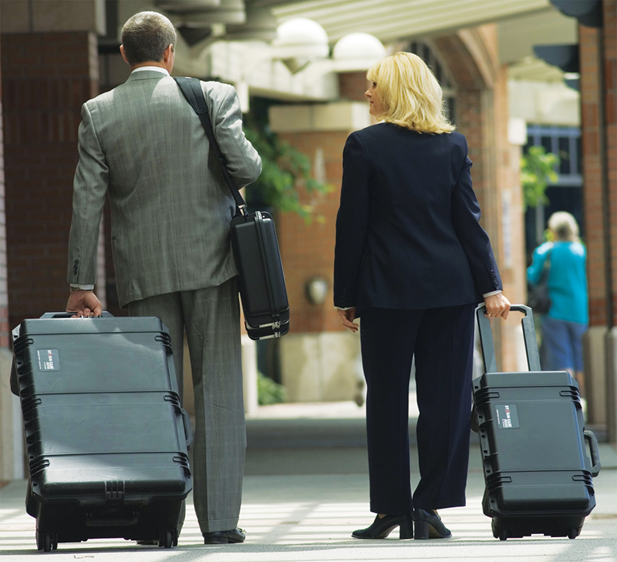 pelican-storm-rolling-travel-hard-suit-case